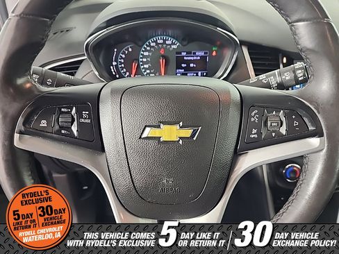 Used 2019 Chevrolet Trax LT w/ LT Convenience Package image 21