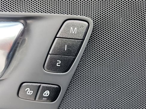 Used 2021 Volvo XC60 T5 Momentum w/ Climate Package image 22