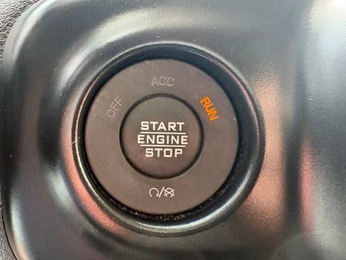 Used 2023 Jeep Gladiator Sport AWD/4WD image 24