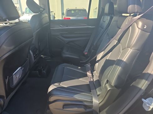 Used 2023 Jeep Grand Cherokee L Limited AWD/4WD image 11