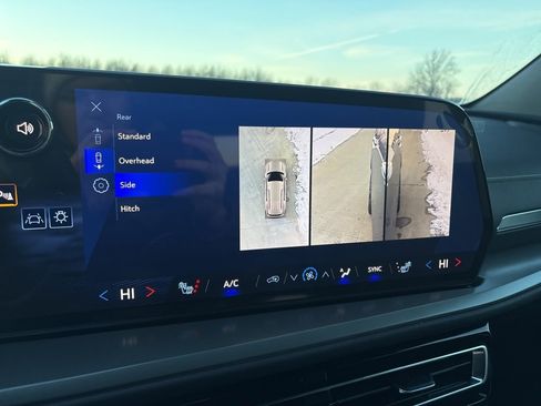 New 2025 Chevrolet Traverse LT w/ Midnight/Sport Edition image 24