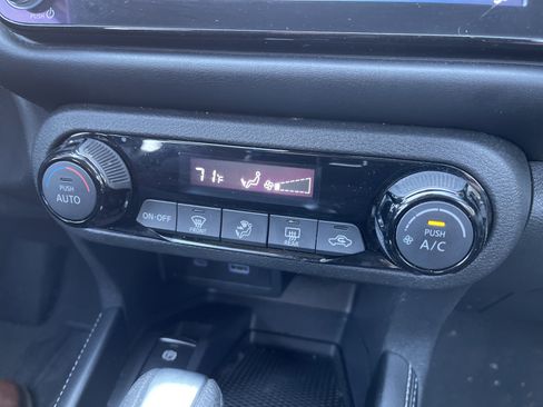 Used 2024 Nissan Kicks SR image 26