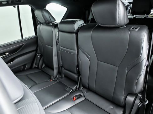 Used 2025 Lexus LX 700h Luxury AWD/4WD image 26