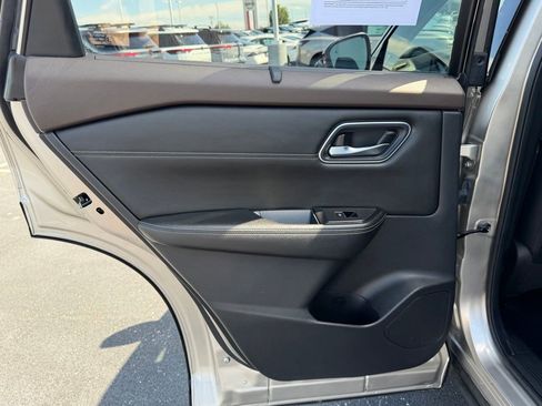 Used 2021 Nissan Rogue SL FWD image 17