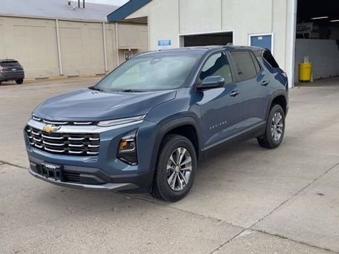 Used 2025 Chevrolet Equinox LT FWD image 4