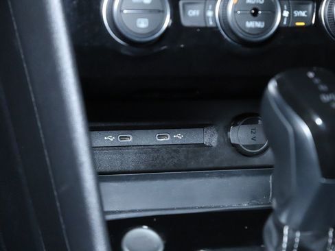 Used 2024 Volkswagen Taos SE image 27