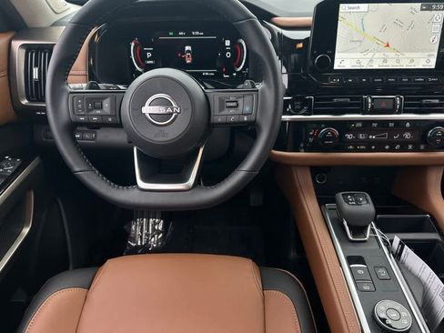 New 2025 Nissan Pathfinder Platinum image 16