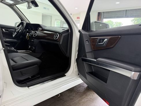 Used 2015 Mercedes-Benz GLK 350 4MATIC image 27