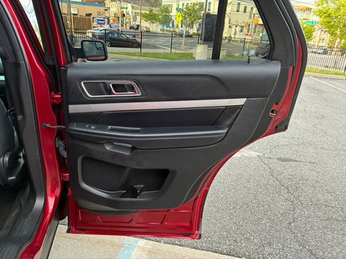Used 2016 Ford Explorer XLT AWD/4WD image 16