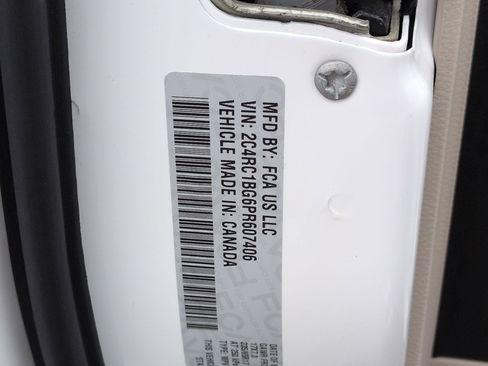 Used 2023 Chrysler Pacifica Touring-L image 23