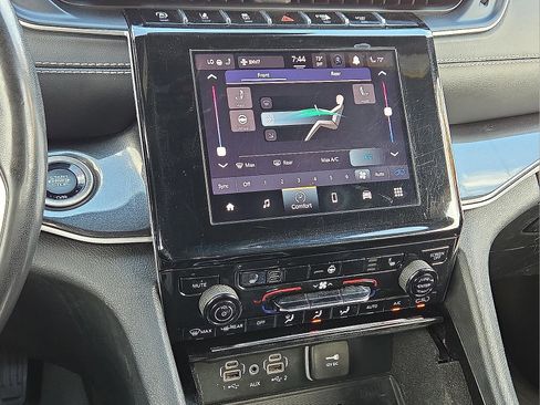 Used 2021 Jeep Grand Cherokee L Laredo image 20