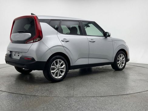 Used 2025 Kia Soul LX w/ LX Technology Package FWD image 9
