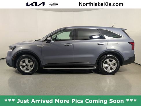 Used 2023 Kia Sorento LX image 4