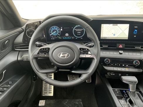 New 2025 Hyundai Elantra SEL image 12