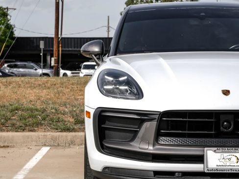 Used 2023 Porsche Macan Turbo AWD/4WD image 42
