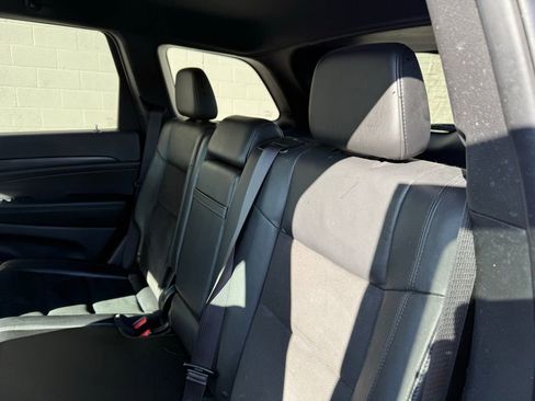 Used 2021 Jeep Grand Cherokee Laredo X image 23