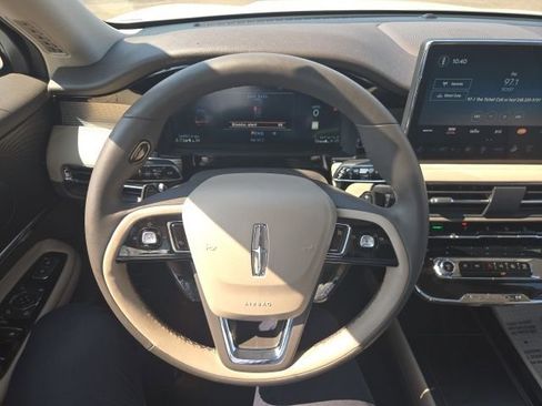 Certified 2023 Lincoln Corsair AWD w/ Equipment Group 101A image 28