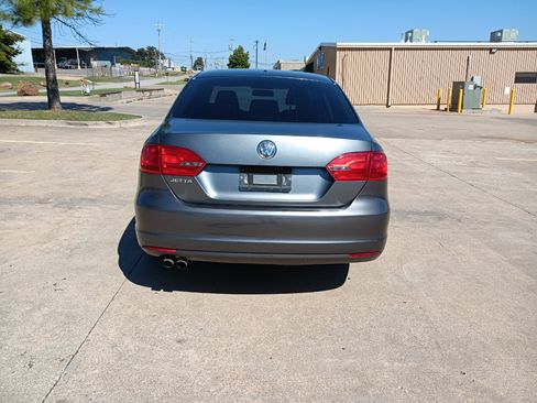 Used 2014 Volkswagen Jetta S image 4
