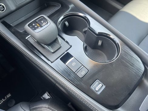 Certified 2023 Nissan Rogue SL FWD image 8