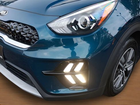 Used 2020 Kia Niro EX Premium FWD image 4
