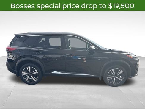 Used 2022 Nissan Rogue Platinum w/ Head-Up Display Package AWD/4WD image 2