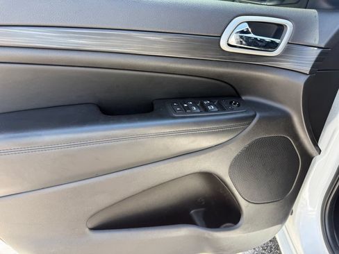Used 2020 Jeep Grand Cherokee Altitude AWD/4WD image 5