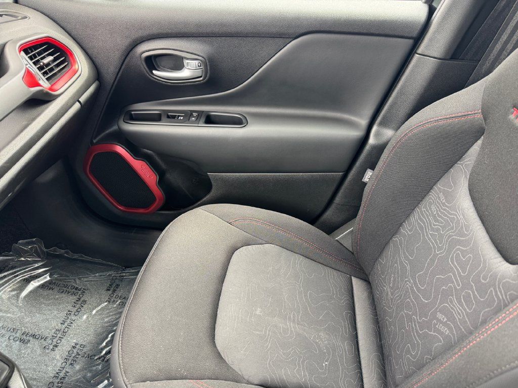 Used 2023 Jeep Renegade Trailhawk AWD/4WD image 30