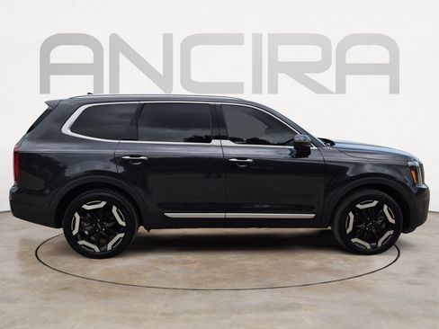 Used 2025 Kia Telluride S FWD image 11