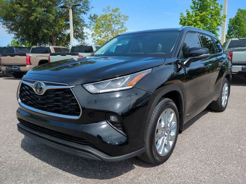 Certified 2026 Toyota Highlander Limited AWD/4WD image 2