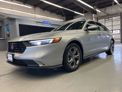 Used 2024 Honda Accord EX image 3