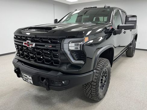 Used 2025 Chevrolet Silverado 2500 ZR2 w/ ZR2 Bison Edition AWD/4WD image 4