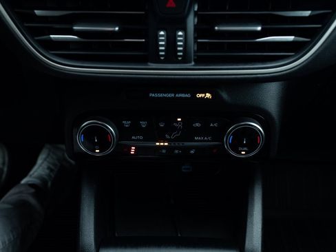 Used 2022 Ford Escape SEL w/ Technology Package image 17