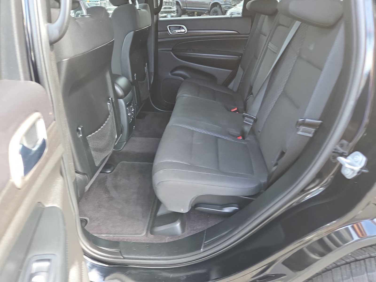 Used 2018 Jeep Grand Cherokee Laredo AWD/4WD image 21