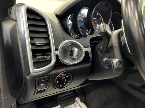 Used 2018 Porsche Cayenne Platinum Edition image 26
