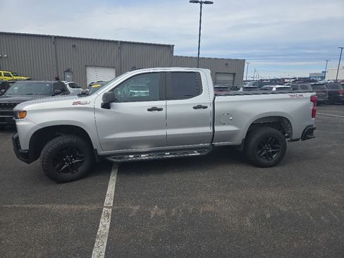 Used 2019 Chevrolet Silverado 1500 Custom Trail Boss w/ Custom Convenience Package AWD/4WD image 4