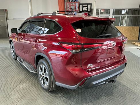 Used 2021 Toyota Highlander XLE AWD/4WD image 5