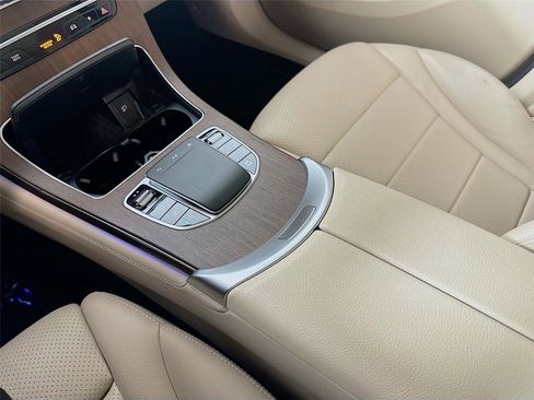 Used 2020 Mercedes-Benz GLC 300 4MATIC image 8