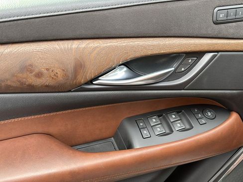 Used 2018 Cadillac Escalade Luxury image 12