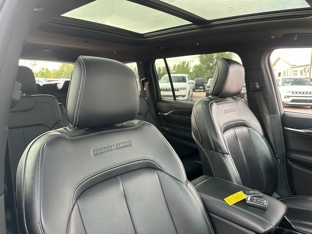 Used 2023 Jeep Grand Cherokee L Overland AWD/4WD image 31