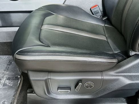 Certified 2019 Ford F150 Platinum w/ Equipment Group 701A Luxury image 31