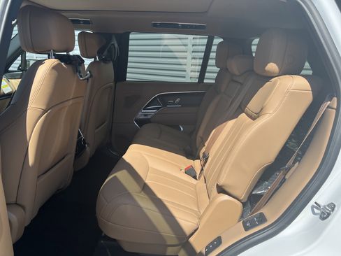 New 2026 Land Rover Range Rover Long Wheelbase SE image 8
