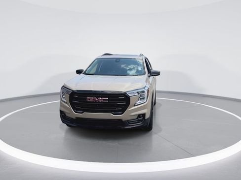 Used 2023 GMC Terrain SLT w/ Tech Package FWD image 4