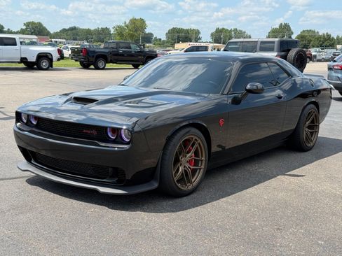 Used 2015 Dodge Challenger SRT Hellcat RWD image 4