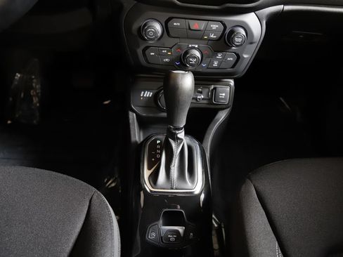 Used 2022 Jeep Renegade Altitude w/ Convenience Group AWD/4WD image 13