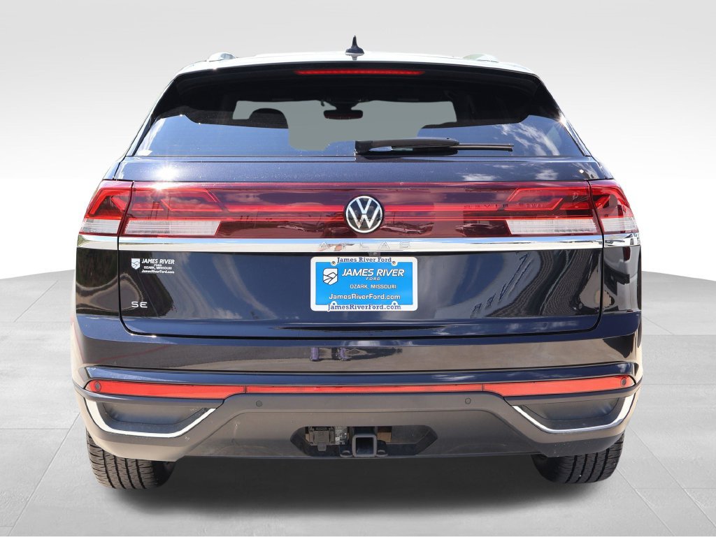 Used 2025 Volkswagen Atlas Cross Sport SE FWD image 4