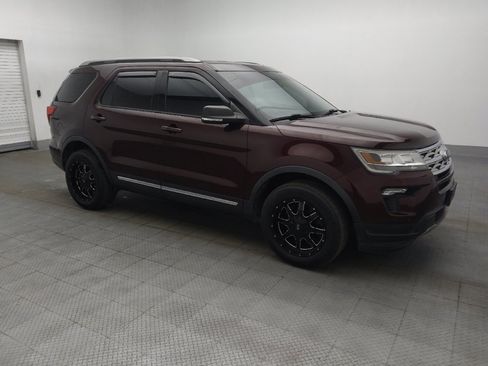 Used 2019 Ford Explorer XLT w/ Equipment Group 202A AWD/4WD image 11