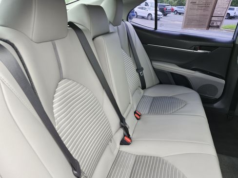 Used 2020 Toyota Camry SE FWD image 19