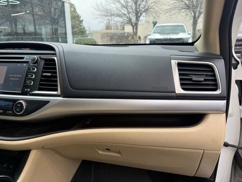 Used 2015 Toyota Highlander XLE AWD/4WD image 29