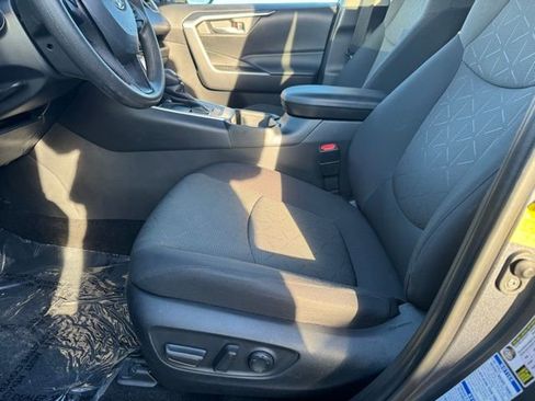 Certified 2021 Toyota RAV4 XLE AWD/4WD image 6