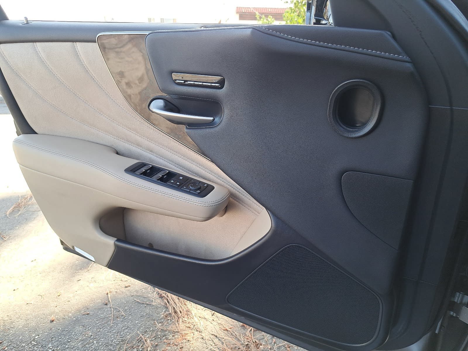Used 2023 Lexus LS 500 w/ Interior Upgrade Package RWD image 30